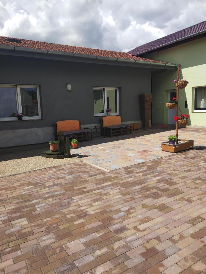 Apartman Blizko Brna S Dobovymi Dekoracemi Daire Melcany Dış mekan fotoğraf