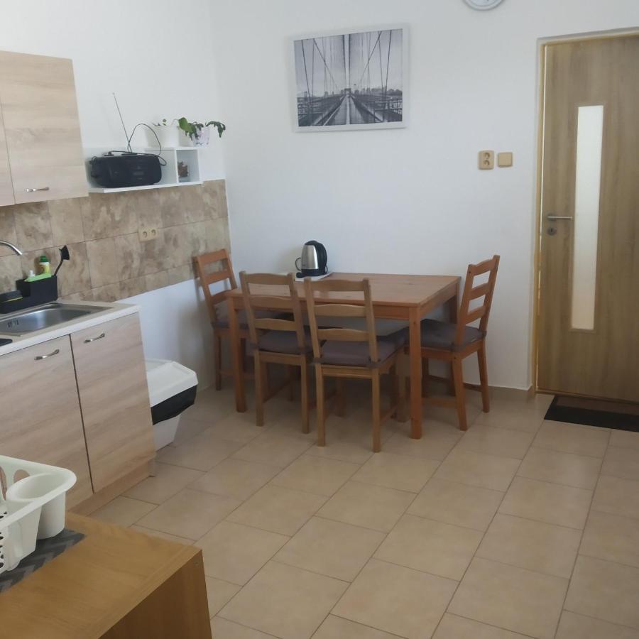 Apartman Blizko Brna S Dobovymi Dekoracemi Daire Melcany Dış mekan fotoğraf